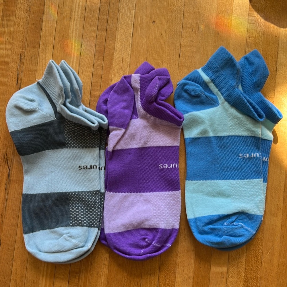 Feetures High Performance Ultra Light Socks - No Show Socks- Medium